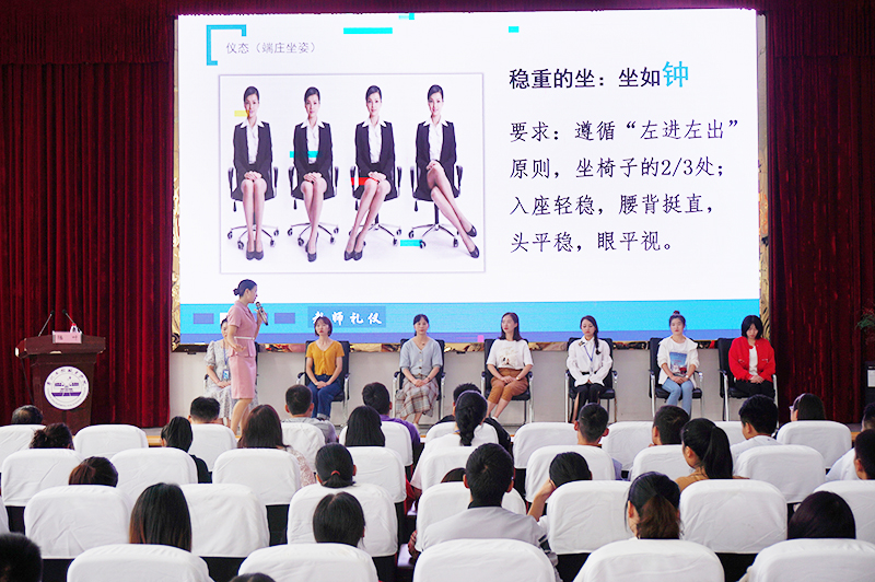 我校開展“學為人師，行為世范”教師禮儀培訓(圖2)