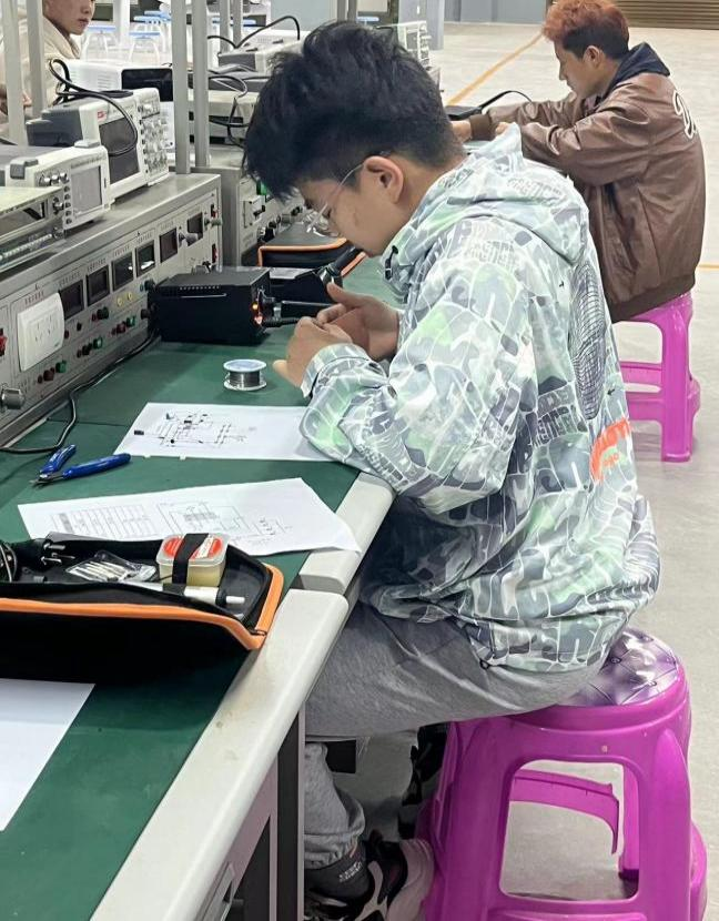 “匠心筑夢 職創未來”技能競賽活動 正在進行時(圖5) “匠心筑夢 職創未來”技能競賽活動 正在進行時(圖5)