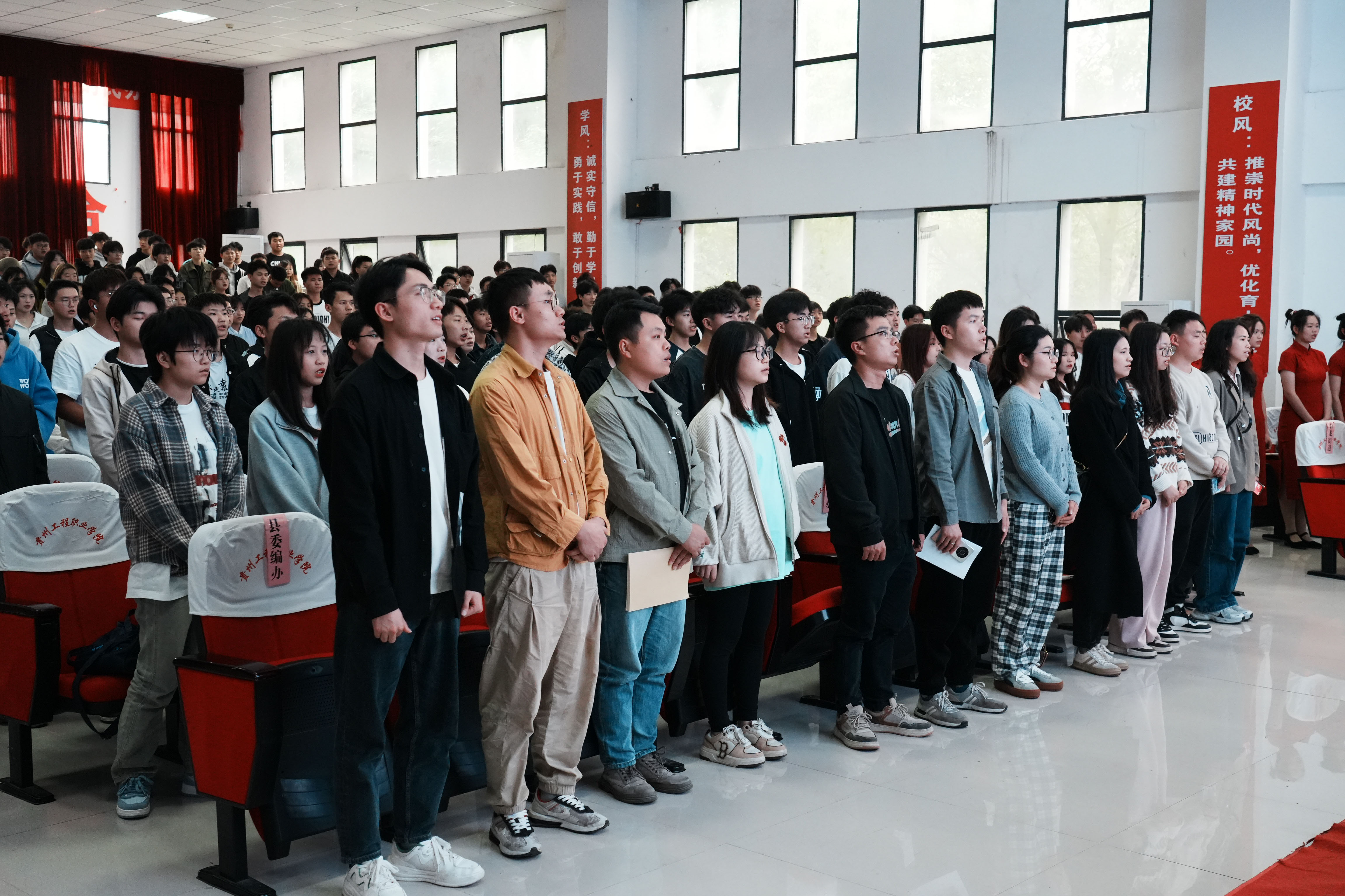 裝備制造與信息技術學院舉行“匠心筑夢、職創(chuàng)未來”表彰大會(圖7) 裝備制造與信息技術學院舉行“匠心筑夢、職創(chuàng)未來”表彰大會(圖7)