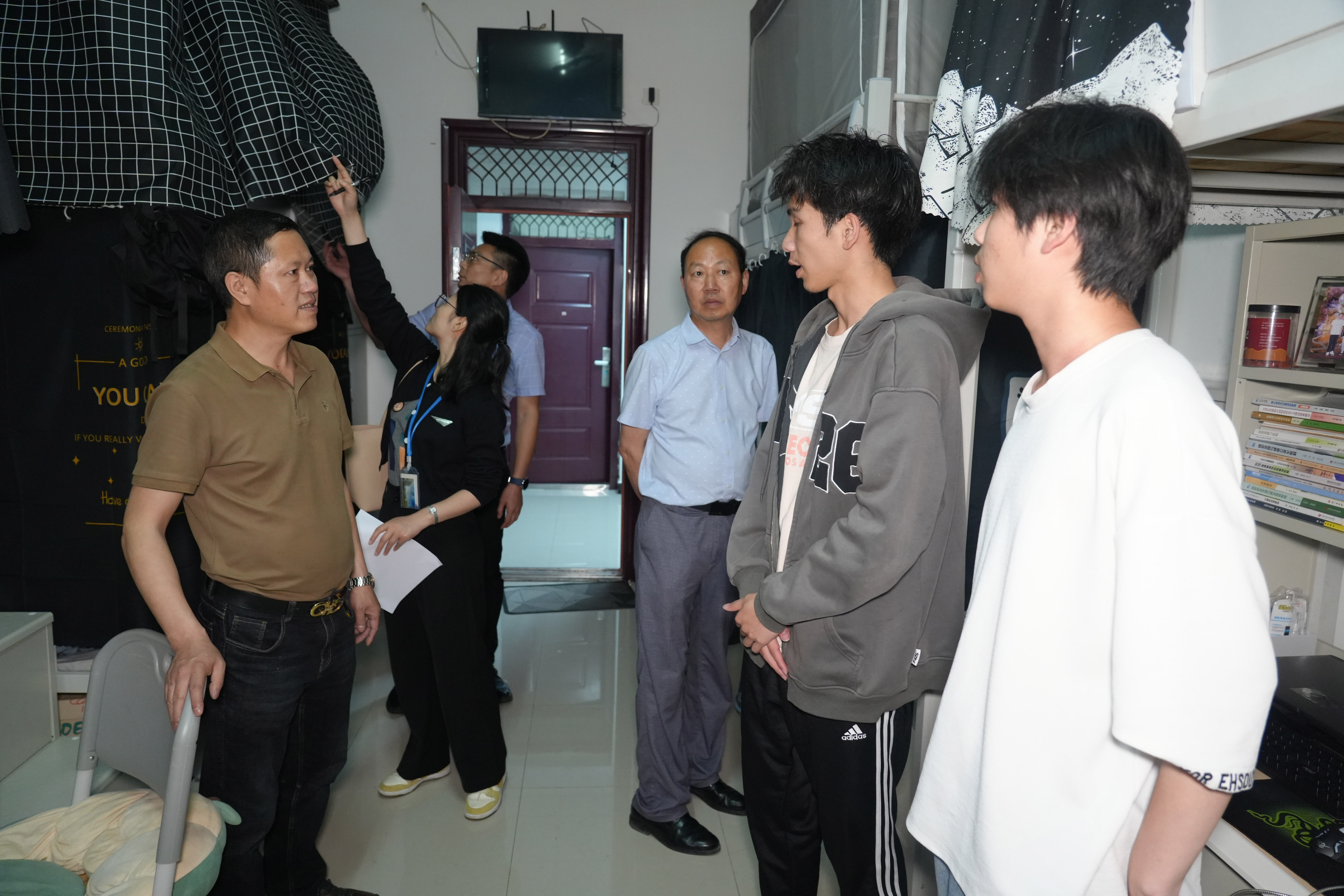 裝備制造與信息技術學院開展學生寢室安全大排查(圖4) 裝備制造與信息技術學院開展學生寢室安全大排查(圖4)