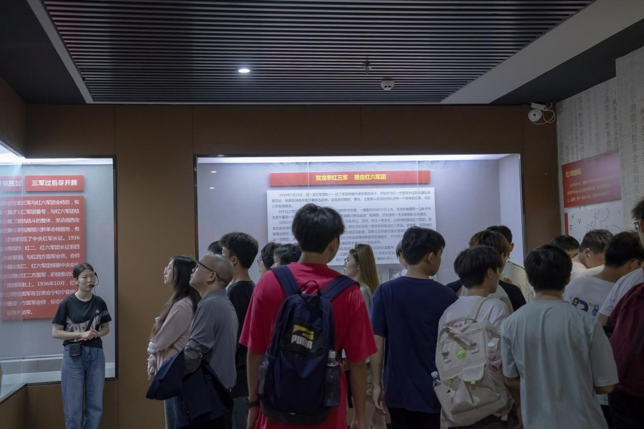 馬克思主義學院 組織學生開展“傳承紅色基因 賡續紅色血脈”實踐教學活動(圖3) 馬克思主義學院 組織學生開展“傳承紅色基因 賡續紅色血脈”實踐教學活動(圖3)