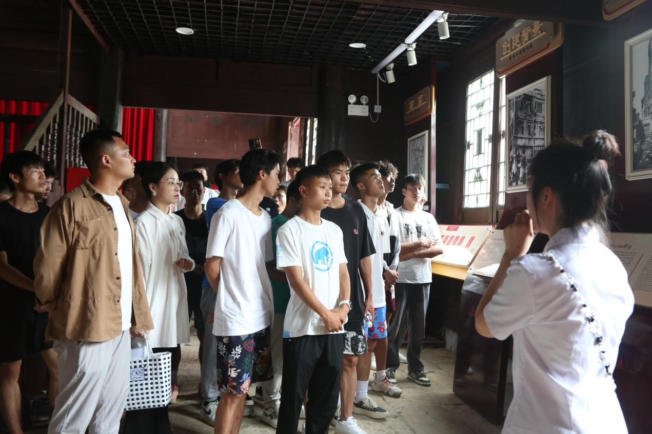 馬克思主義學院 組織學生開展“傳承紅色基因 賡續紅色血脈”實踐教學活動(圖4) 馬克思主義學院 組織學生開展“傳承紅色基因 賡續紅色血脈”實踐教學活動(圖4)