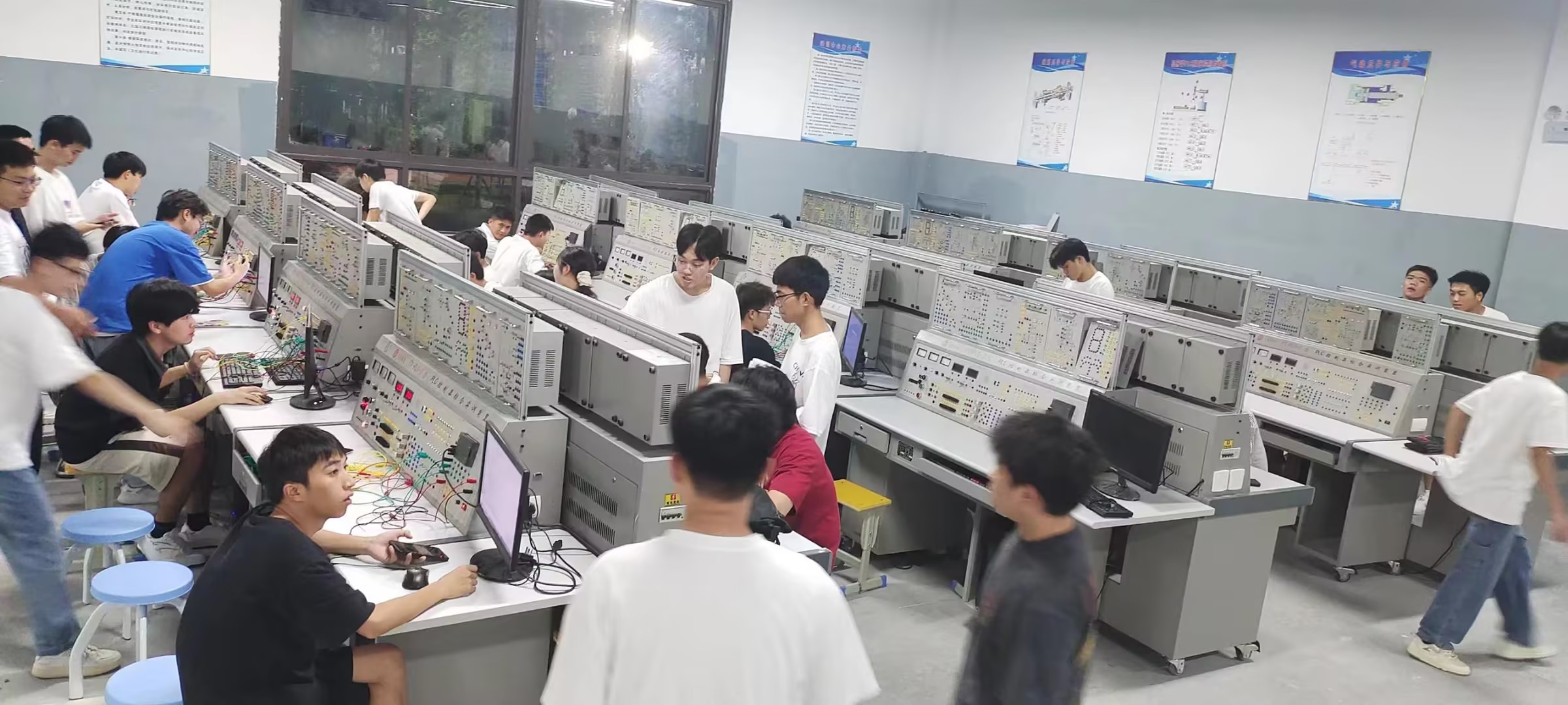 裝備制造與信息技術學院啟動高級技能等級認定考前培訓(圖3) 裝備制造與信息技術學院啟動高級技能等級認定考前培訓(圖3)