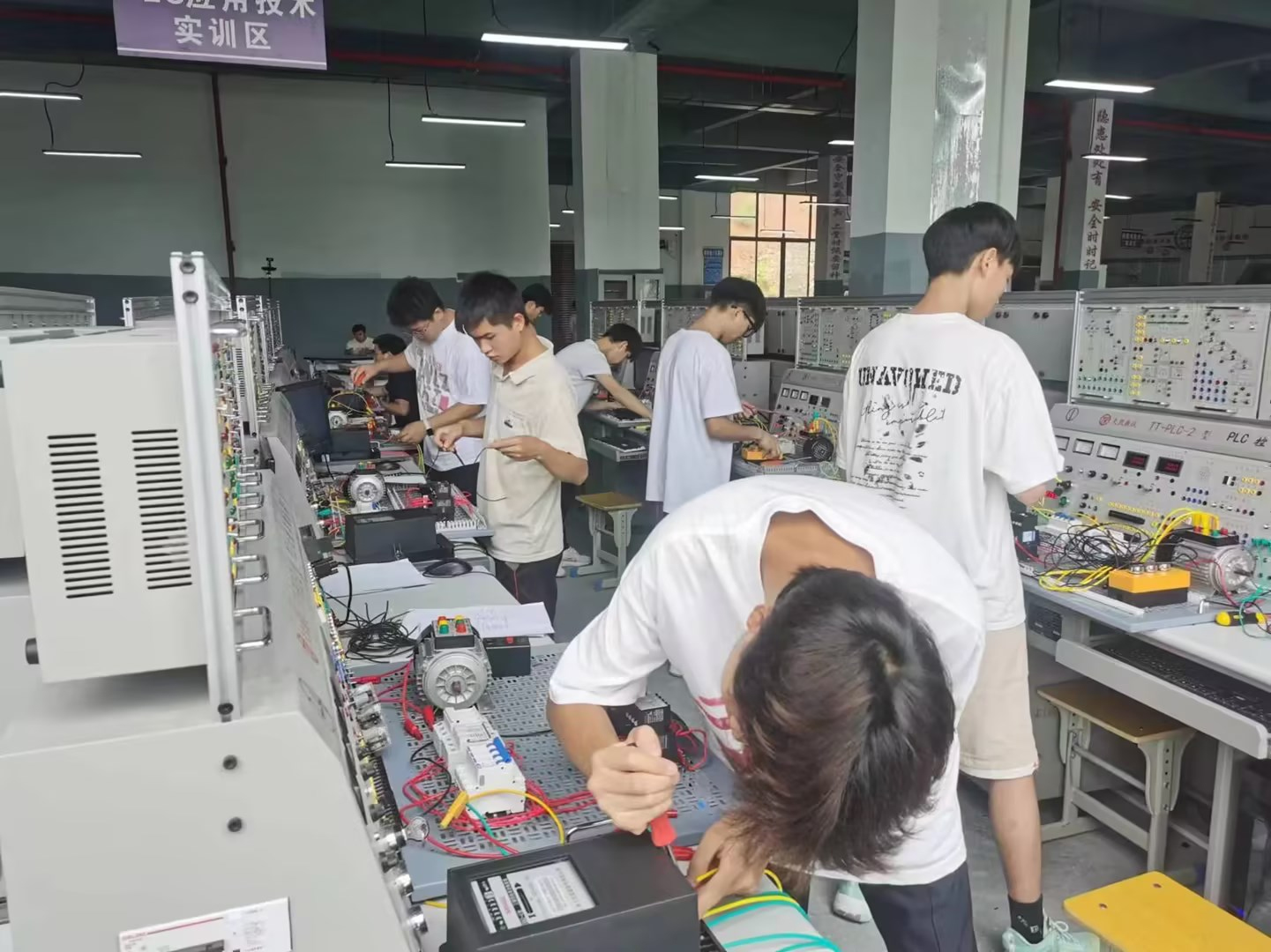 裝備制造與信息技術學院2024年度第二批職業技能鑒定工作簡報(圖2) 裝備制造與信息技術學院2024年度第二批職業技能鑒定工作簡報(圖2)