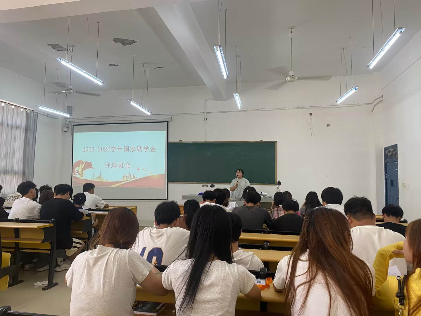 裝備制造與信息技術學院開展國家助學金宣傳評選班會(圖2) 裝備制造與信息技術學院開展國家助學金宣傳評選班會(圖2)