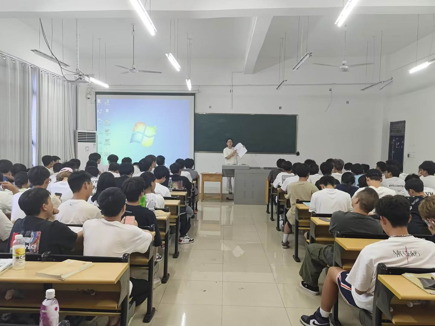 裝備制造與信息技術學院開展國家助學金宣傳評選班會(圖3) 裝備制造與信息技術學院開展國家助學金宣傳評選班會(圖3)