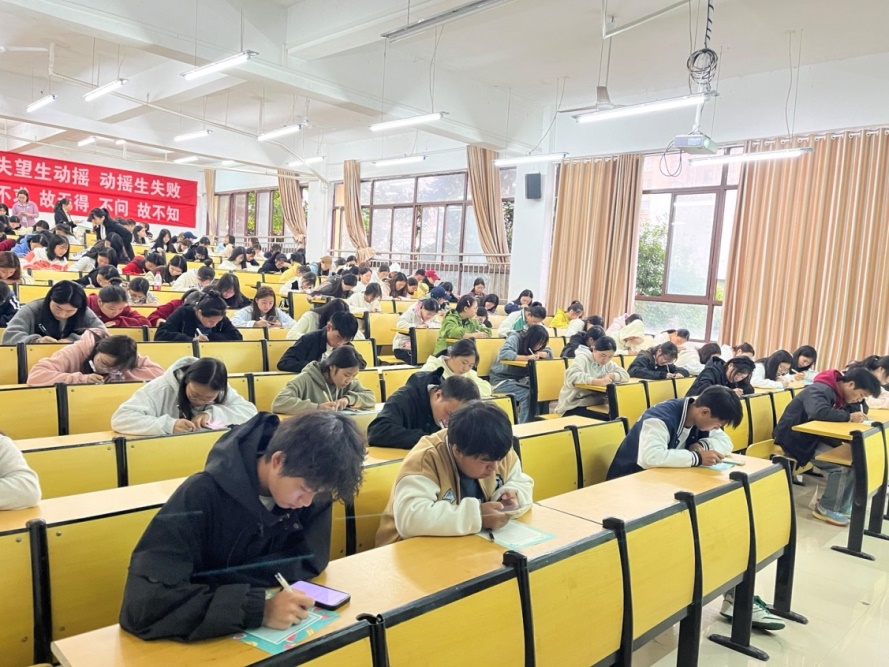 英語書法繪國慶,筆墨飛揚頌華章 —貴州工程職業學院第五屆“弘文杯”英語書法大賽(圖1) 英語書法繪國慶,筆墨飛揚頌華章 —貴州工程職業學院第五屆“弘文杯”英語書法大賽(圖1)