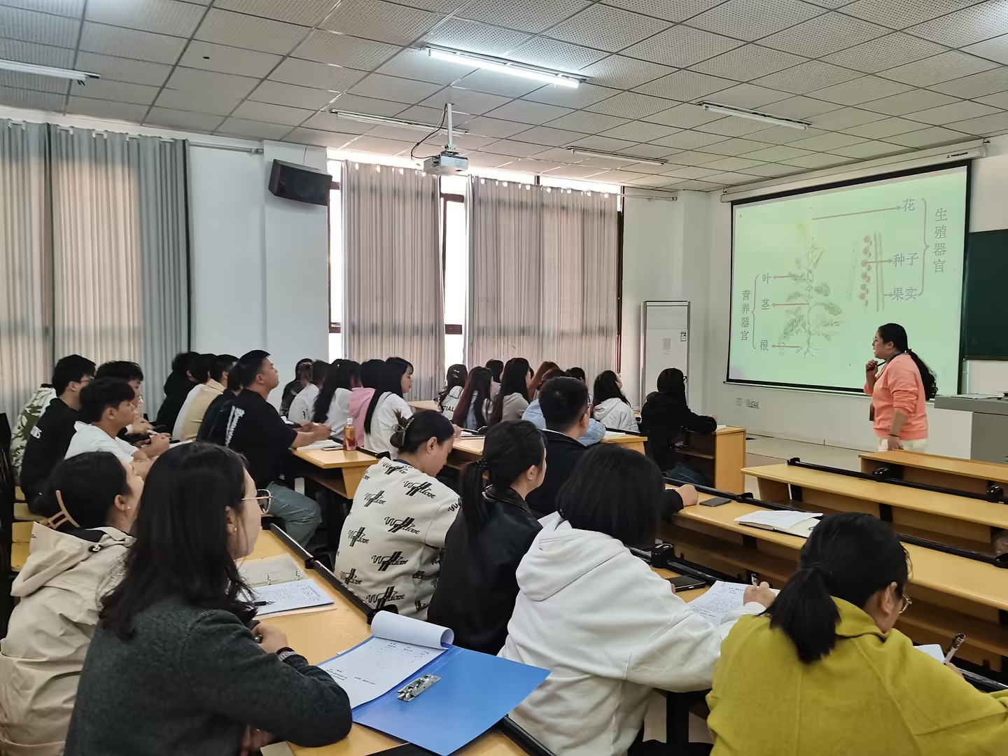 貴州工程職業學院2024-2025學年度公開示范課活動圓滿結束(圖2) 貴州工程職業學院2024-2025學年度公開示范課活動圓滿結束(圖2)