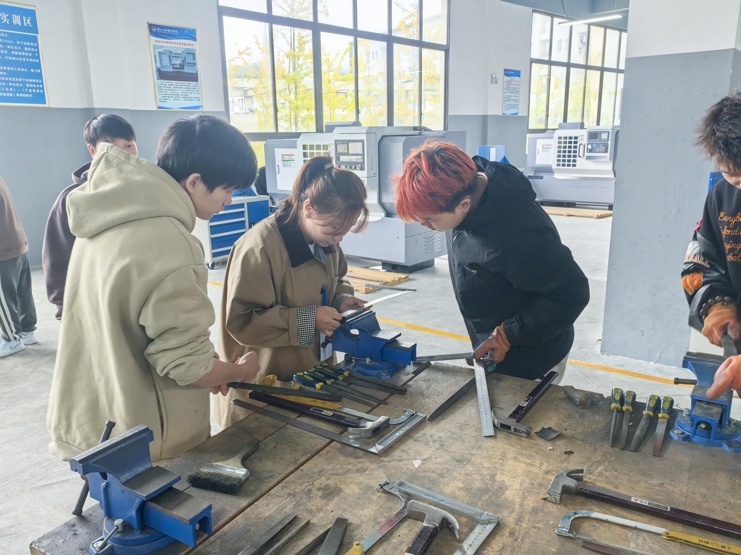 貴州工程職業學院2024-2025學年度公開示范課活動圓滿結束(圖3) 貴州工程職業學院2024-2025學年度公開示范課活動圓滿結束(圖3)