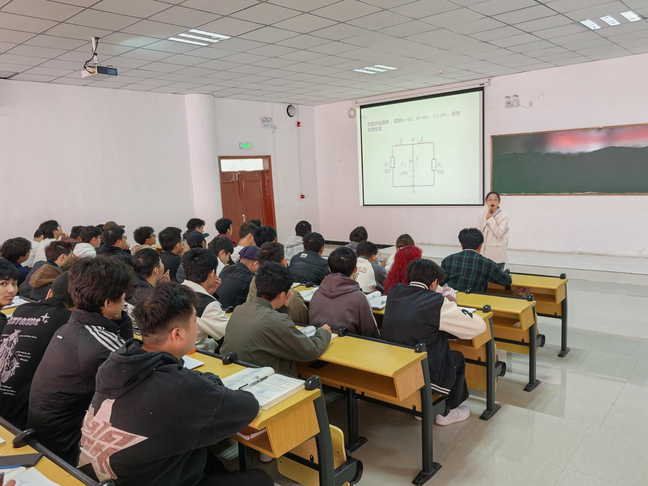 貴州工程職業學院2024-2025學年度公開示范課活動圓滿結束(圖4) 貴州工程職業學院2024-2025學年度公開示范課活動圓滿結束(圖4)