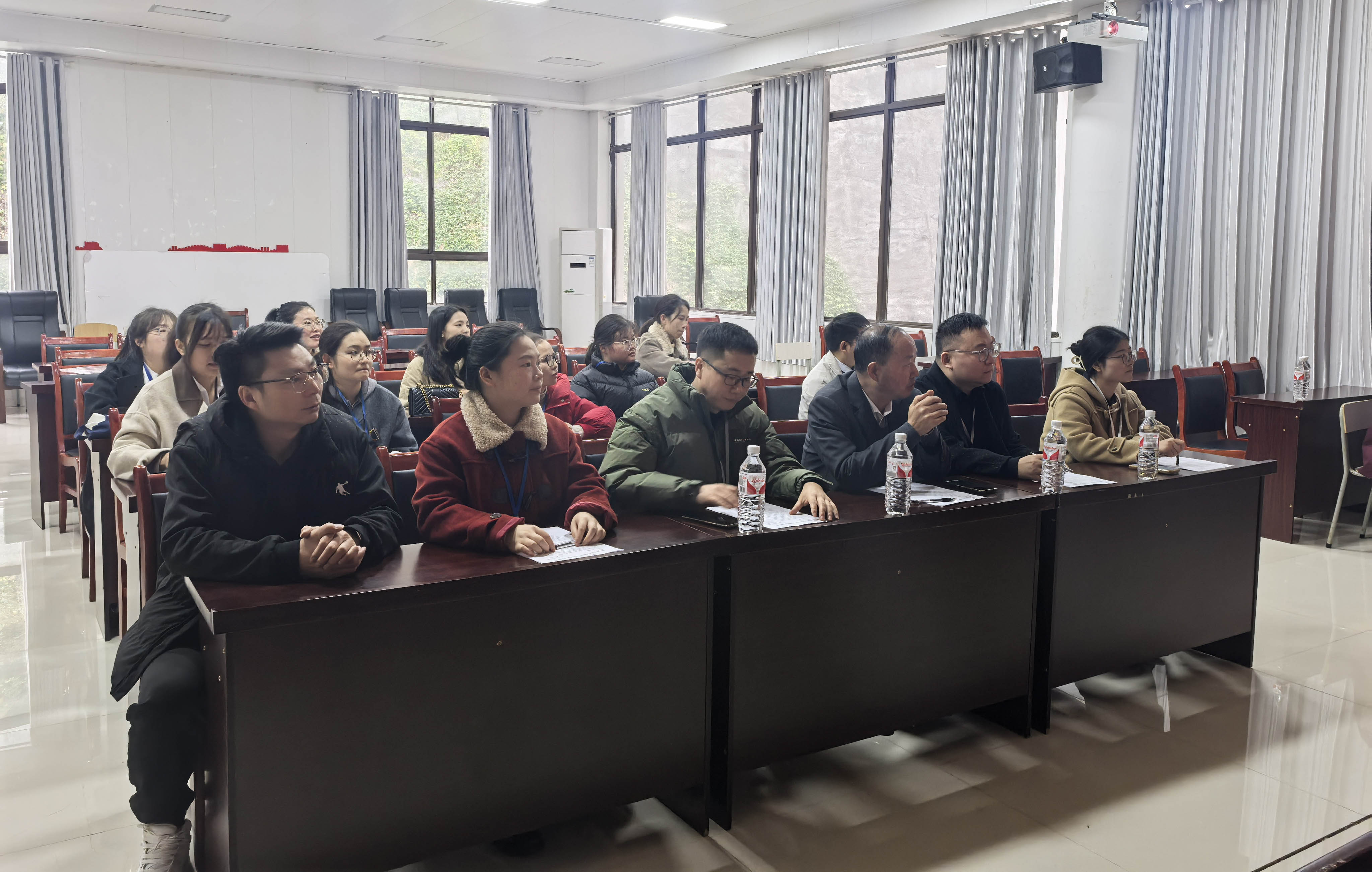 裝備制造與信息技術學院舉辦 輔導員“說主題班會”競賽活動(圖2) 裝備制造與信息技術學院舉辦 輔導員“說主題班會”競賽活動(圖2)