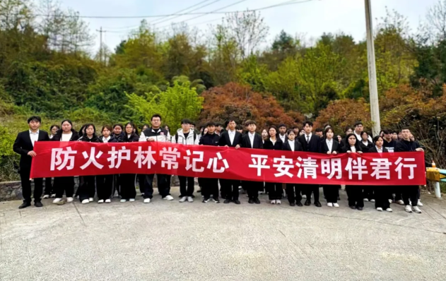 清明祭英烈 豐碑礪青春|我校聯(lián)合共青團(tuán)德江縣委開展“清明祭英烈 豐碑礪青春”主題團(tuán)日活動(圖3)