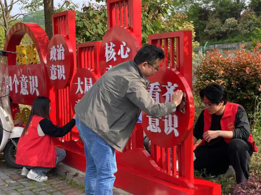 擦亮校園文化之窗:藥學(xué)院團總支開展“本草清塵”志愿行動 深化“專業(yè)+思政+勞動”育人模式 (圖3) 擦亮校園文化之窗:藥學(xué)院團總支開展“本草清塵”志愿行動 深化“專業(yè)+思政+勞動”育人模式 (圖3)