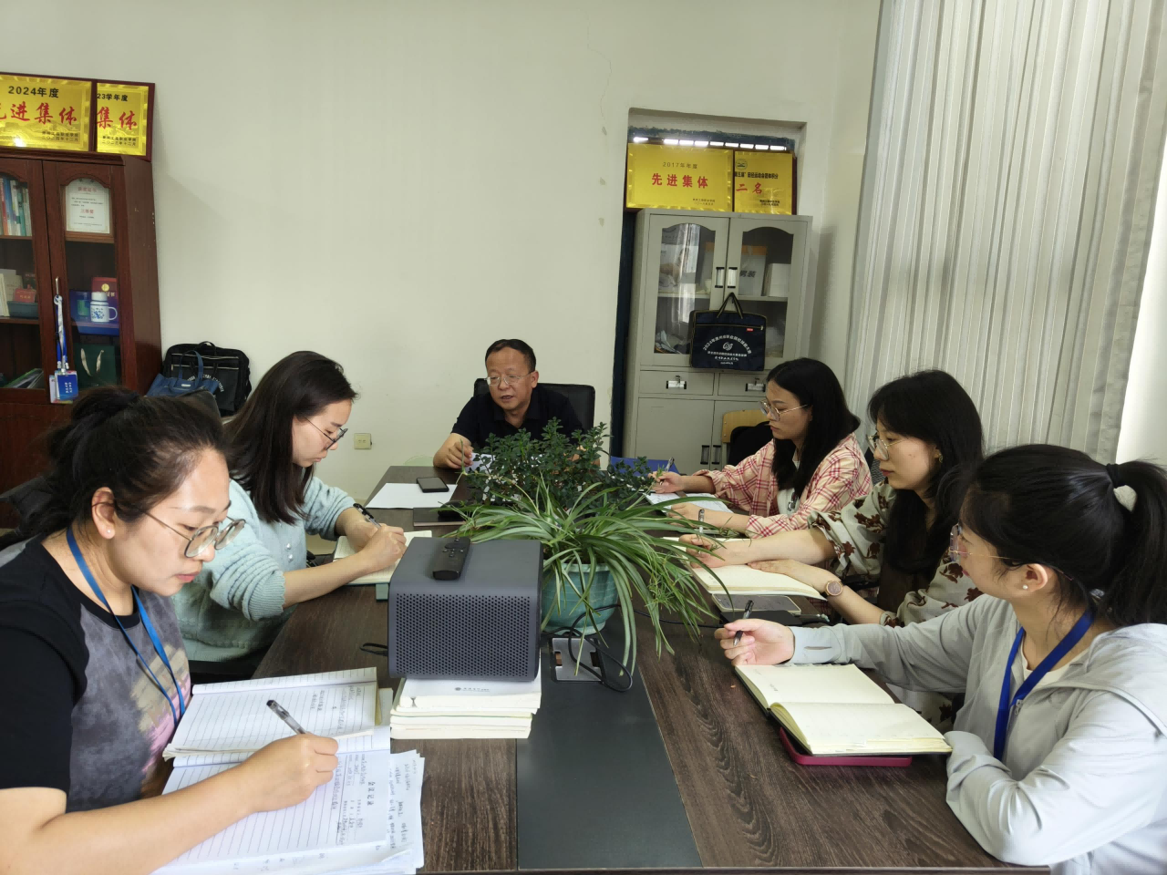第四次教學工作例會(圖2) 第四次教學工作例會(圖2)