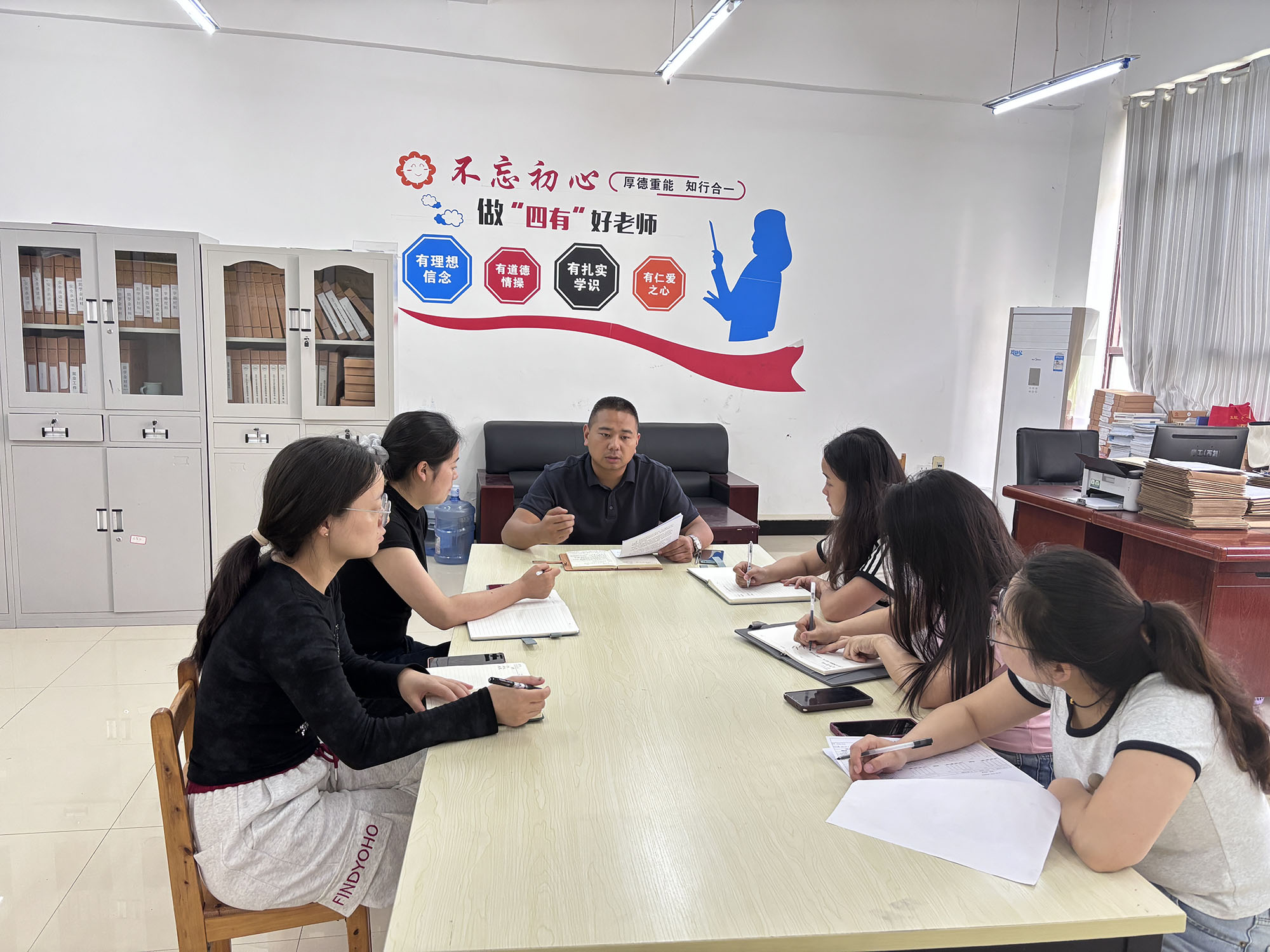 建筑工程學院召開德育工作例會及資助、兵工作專題會(圖1) 建筑工程學院召開德育工作例會及資助、兵工作專題會(圖1)