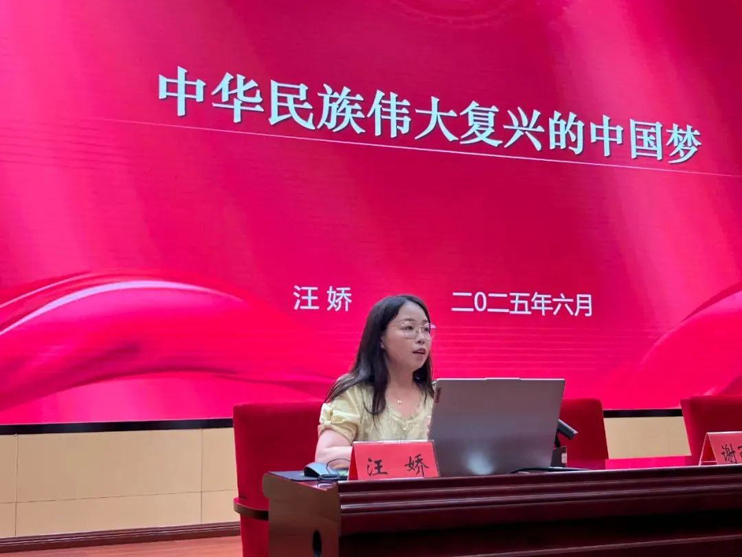 貴州工程職業(yè)學(xué)院成人高等教育2025級(jí)新生開(kāi)學(xué)典禮圓滿舉行(圖9) 貴州工程職業(yè)學(xué)院成人高等教育2025級(jí)新生開(kāi)學(xué)典禮圓滿舉行(圖9)