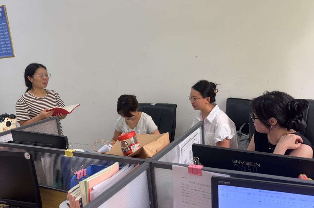 牢記愛國(guó)情 筑夢(mèng)新征程 ——2025年秋季學(xué)期語(yǔ)文教研室開展開學(xué)第一課集體備課活動(dòng)(圖1) 牢記愛國(guó)情 筑夢(mèng)新征程 ——2025年秋季學(xué)期語(yǔ)文教研室開展開學(xué)第一課集體備課活動(dòng)(圖1)