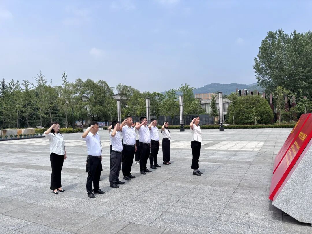 建筑工程學院黨總支赴息烽開展主題黨日活動(圖2) 建筑工程學院黨總支赴息烽開展主題黨日活動(圖2)