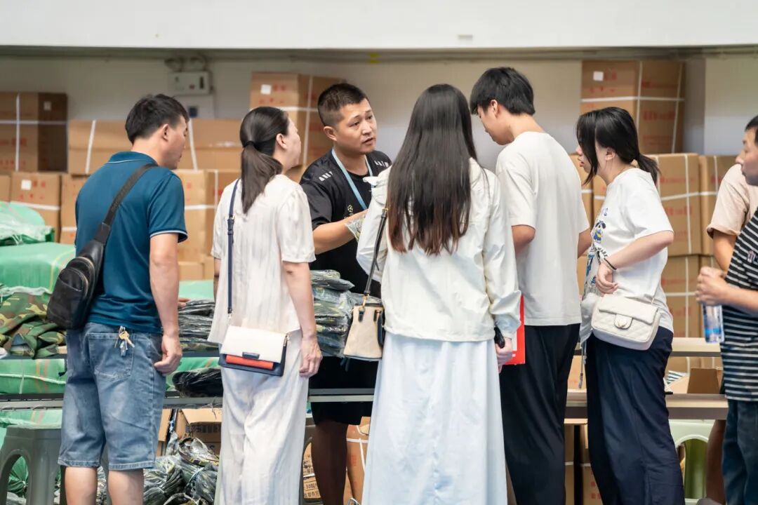 初秋相遇  滿(mǎn)“新”歡喜丨直擊2025級(jí)新生報(bào)到現(xiàn)場(chǎng)(圖13)
